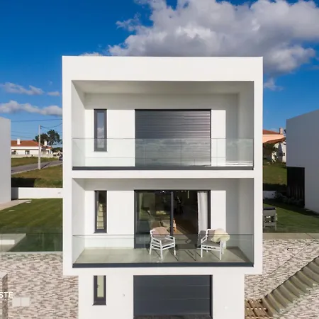 Villa Sony - Quaint By The Ocean With Pool Ericeira