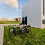Sony - Quaint By The Ocean With Pool