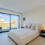 Sony - Quaint By The Ocean With Pool ヴィラ