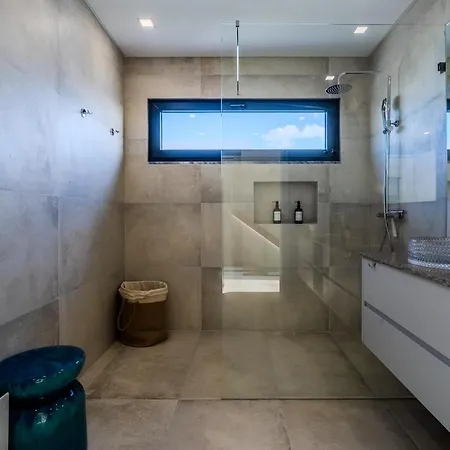 Sony - Quaint By The Ocean With Pool