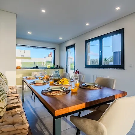 Villa Sony - Quaint By The Ocean With Pool Ericeira
