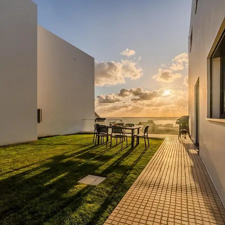 Villa Sony - Quaint By The Ocean With Pool