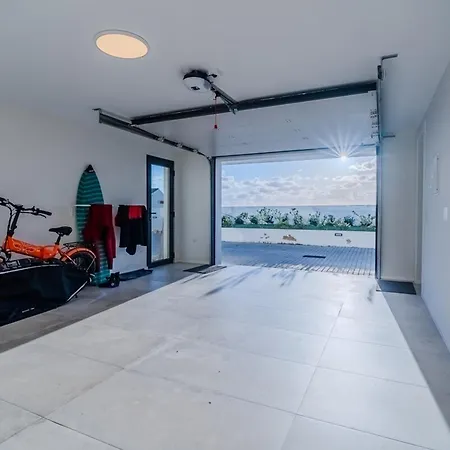 Villa Sony - Quaint By The Ocean With Pool *